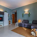 Charmy & Cozy Panoramic Flat 50m From M4 Stop Apartman