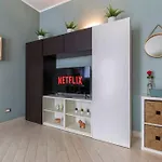 Apartman Charmy & Cozy Panoramic Flat 50m From M4 Stop