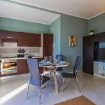 Charmy & Cozy Panoramic Flat 50m From M4 Stop Apartman *