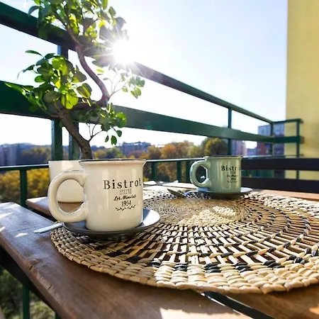 Charmy & Cozy Panoramic Flat 50m From M4 Stop *