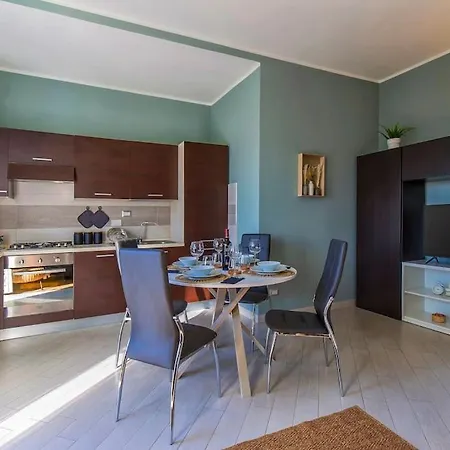 Charmy & Cozy Panoramic Flat 50m From M4 Stop Apartment *