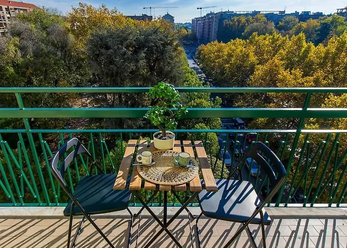 Charmy & Cozy Panoramic Flat 50m From M4 Stop 아파트 *