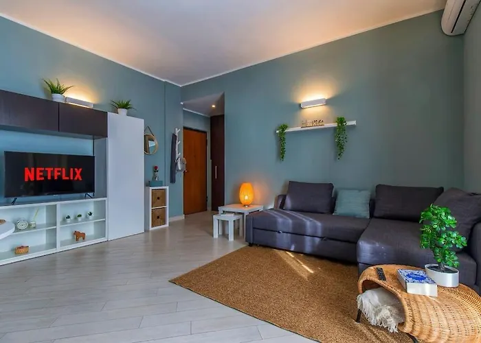 Charmy & Cozy Panoramic Flat 50m From M4 Stop 아파트