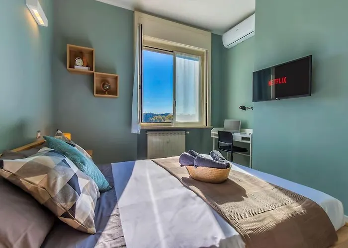 Charmy & Cozy Panoramic Flat 50m From M4 Stop 밀라노