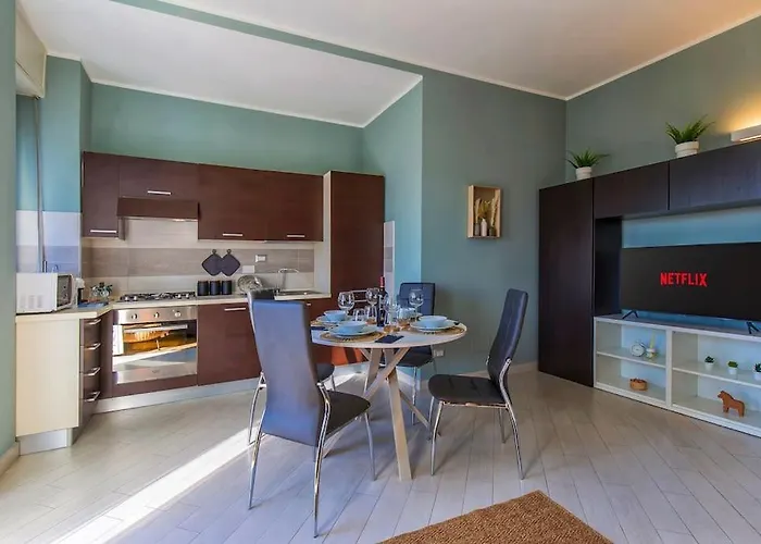 Charmy & Cozy Panoramic Flat 50m From M4 Stop 아파트 *