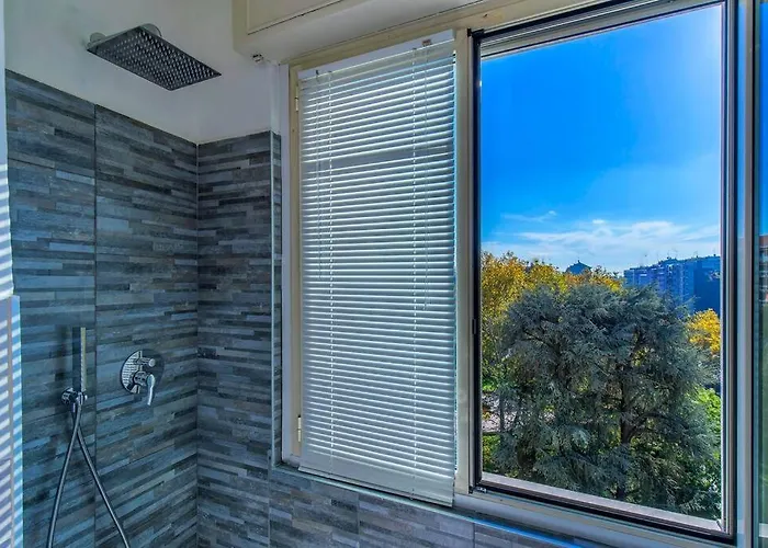 Charmy & Cozy Panoramic Flat 50m From M4 Stop 아파트