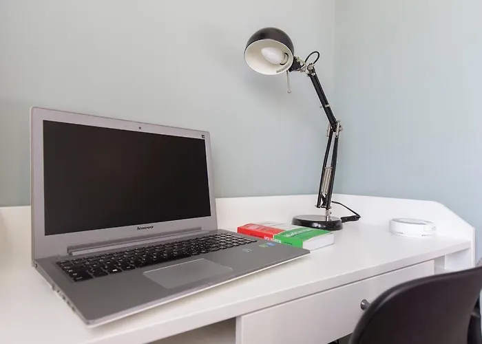 Charmy & Cozy Panoramic Flat 50m From M4 Stop 아파트 *