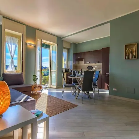 Daire Charmy & Cozy Panoramic Flat 50m From M4 Stop