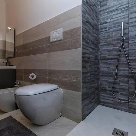 Charmy & Cozy Panoramic Flat 50m From M4 Stop Daire Milano