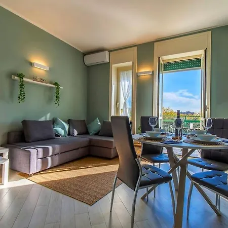 Daire Charmy & Cozy Panoramic Flat 50m From M4 Stop Milano