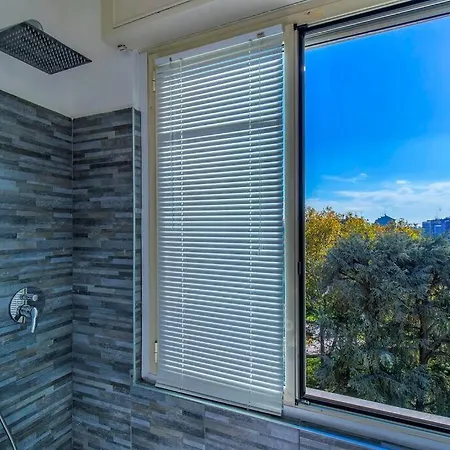 Charmy & Cozy Panoramic Flat 50m From M4 Stop Daire